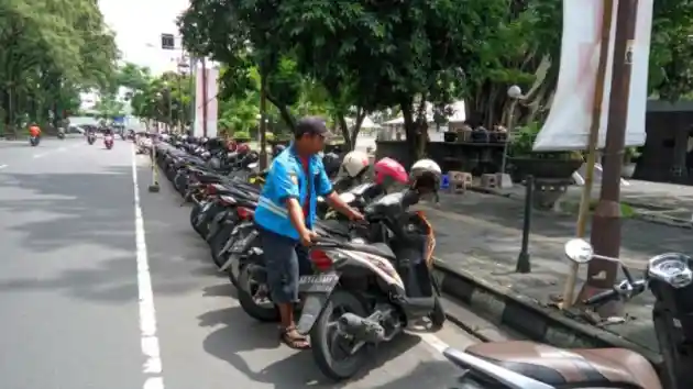 Awas Motor Yang Parkir Liar Bakal Ditilang Dengan Etle