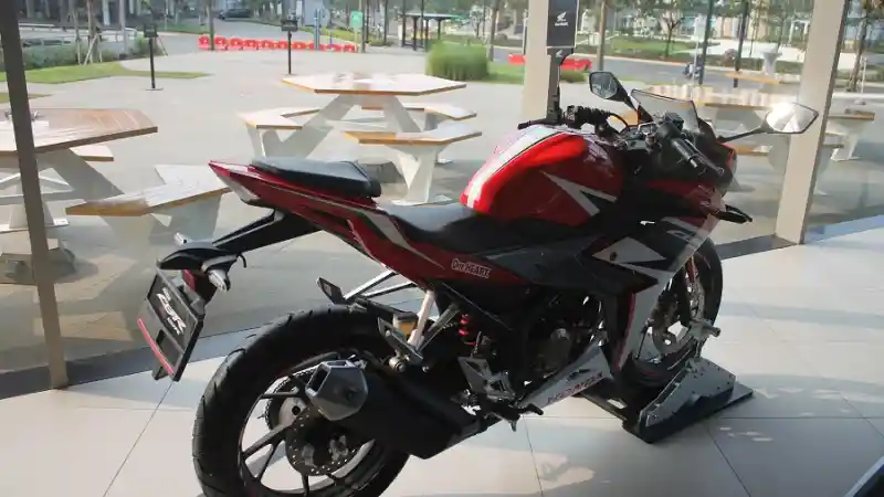 All New Honda CBR 150R Vs Suzuki GSX R150 Mana Yang Paling Diminati