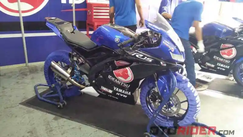 Melihat Lebih Dekat Modifikasi All New Yamaha R15 Versi 'Idemitsu ...