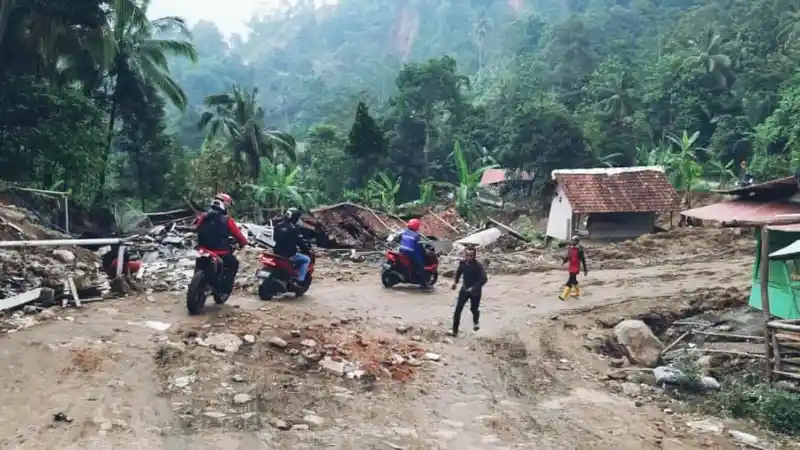 Dealer Honda Salurkan Donasi untuk Korban Bencana di Lebak