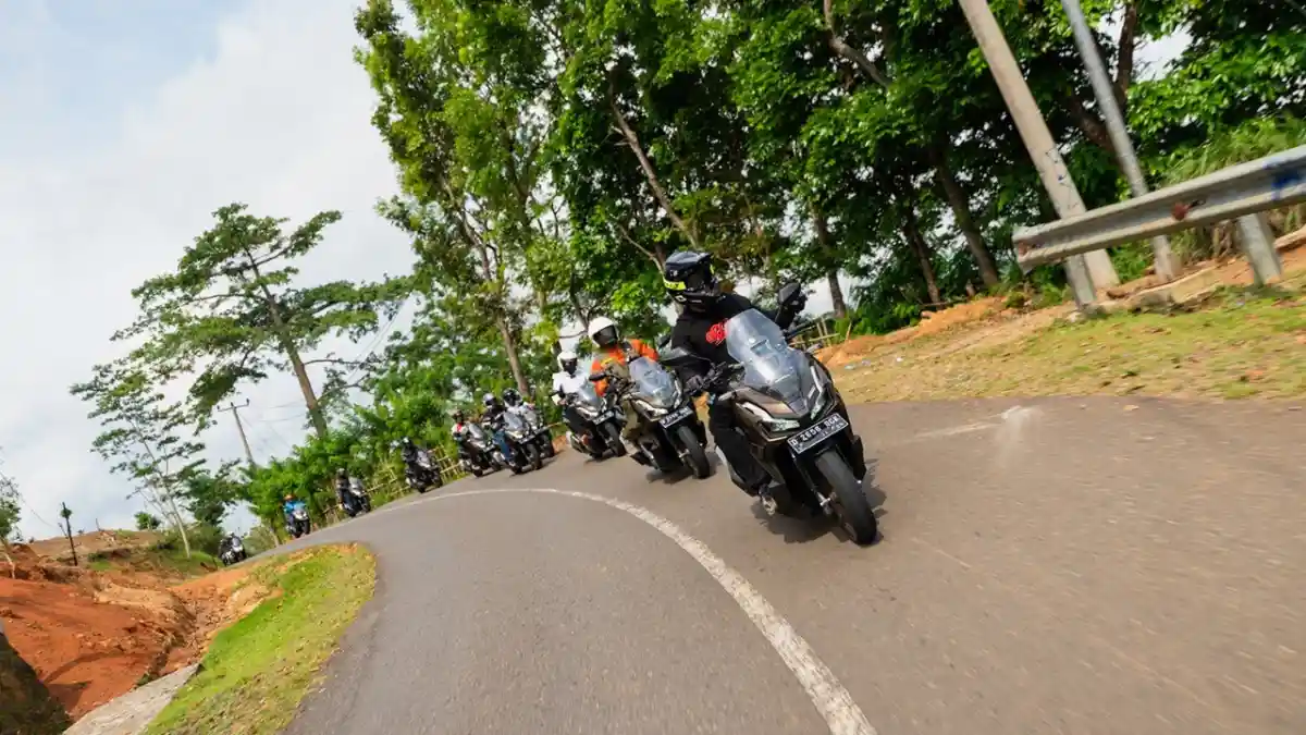 Agar Tak Cepat Lelah! Begini Cara Berkendara Jarak Jauh yang Aman dan Nyaman