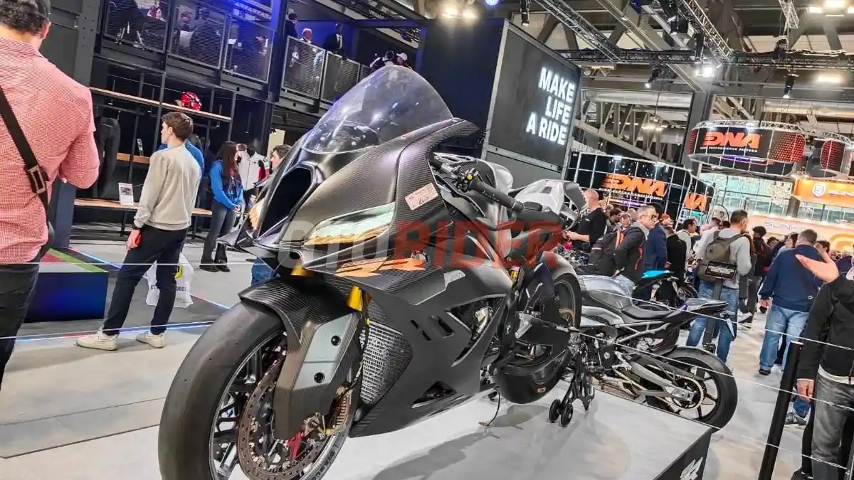 BMW Tampilkan Concept RR di EICMA 2025 Ide dari Motor Juara