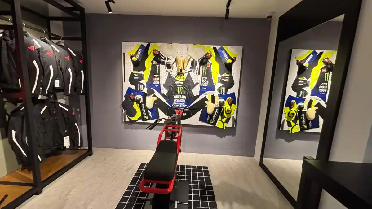 Di Tempat Ini, Konsumen Bisa Custom Racing Suit Sesuai Bentuk Tubuh