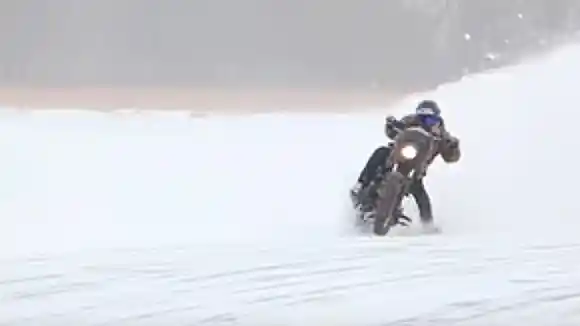 Video: Drifting di Salju Bersama Harley-Davidson? Kenapa Tidak!