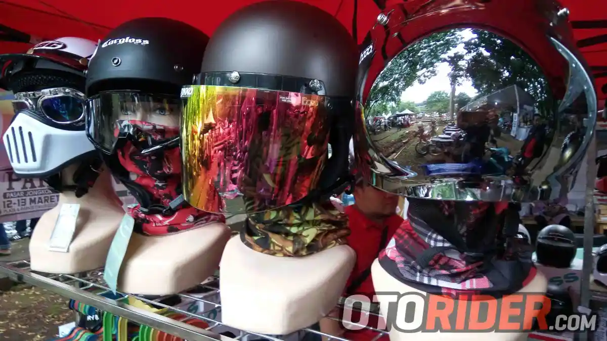 Bosan Helm Biasa? Bisa Pilih Model Custom