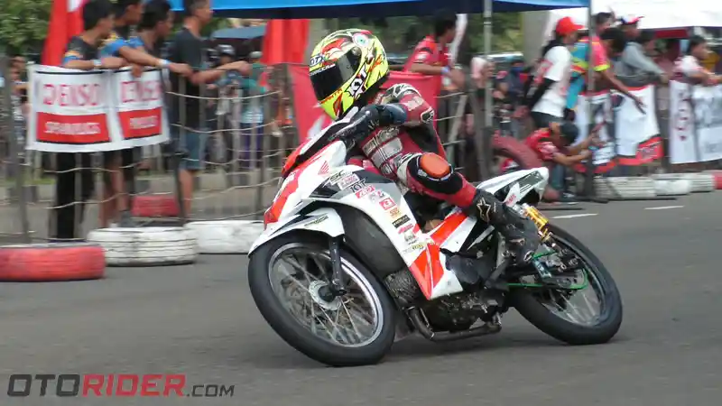 Modifikasi Honda Blade 125 FI