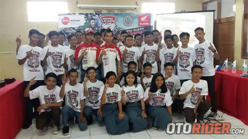 Lewat HDC Tour, Rider Honda Sambangi Siswa SMK Pasundan 2 Bandung