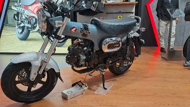 GALERI: Honda ST125 Dax Mejeng di GIIAS 2022