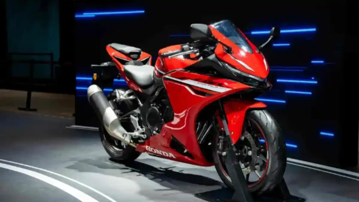 Honda CB500R Debut di China International Import Expo