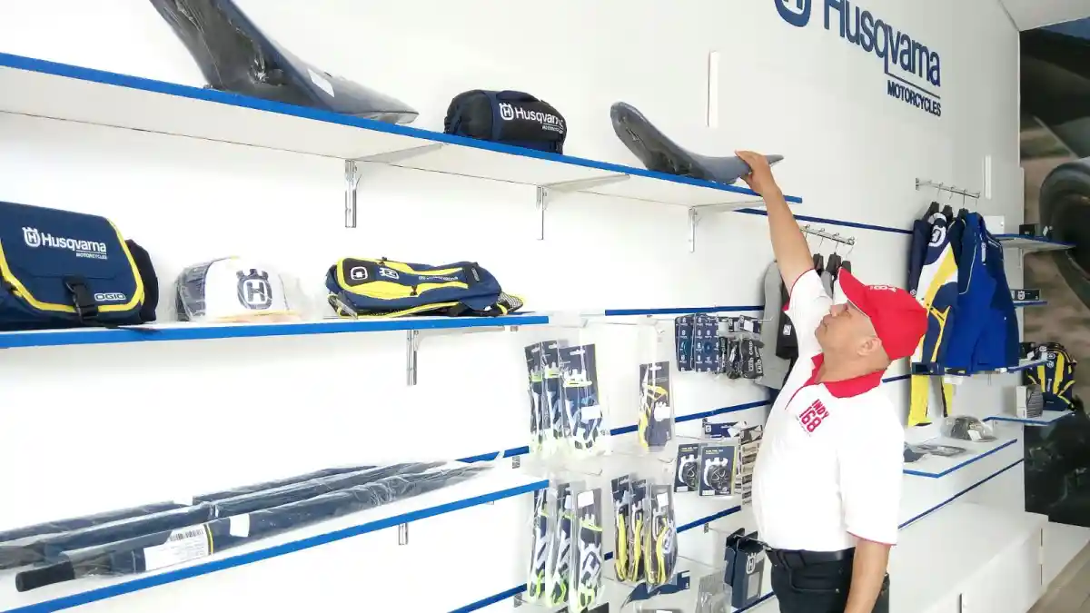 Aksesori Dan Apparel Husqvarna, Harga Cukup Kompetitif!