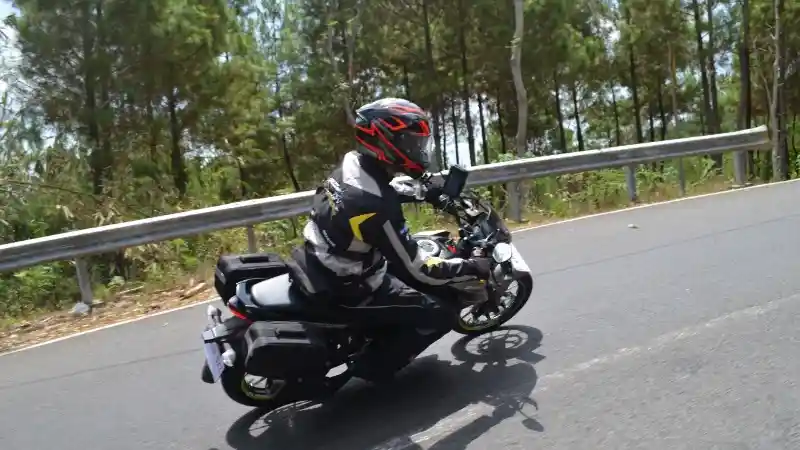 Luar Biasa, Sempat Digeber 135 km/jam, Suzuki GSX 150 Bandit Tetap Irit 53 km/liter