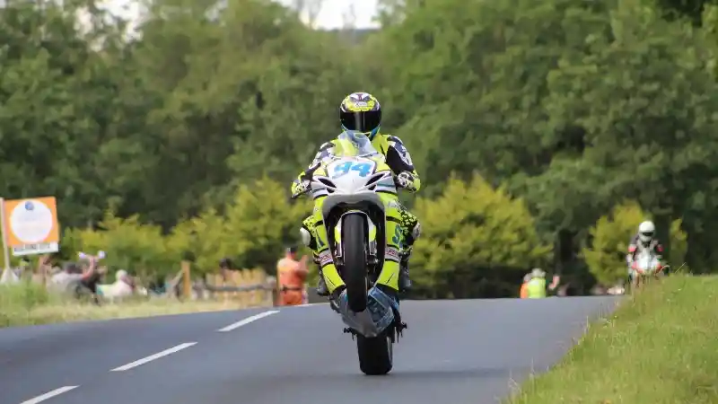 Pembalap Road Race Darren Keys Meninggal Dunia Saat Race di Walderstown