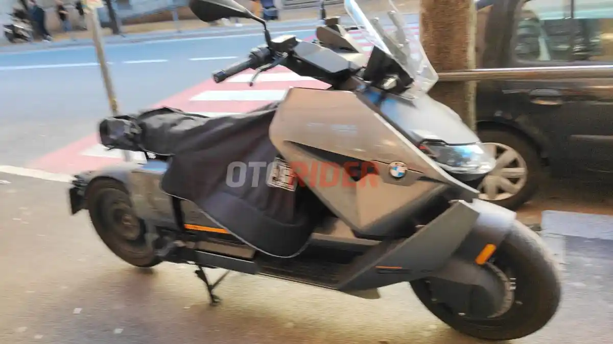 Uniknya Motor 'Bersarung' yang Jamak Ditemui di Milan