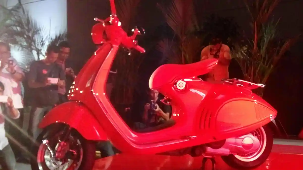 Detail Vespa 946 RED (Foto dan Video)