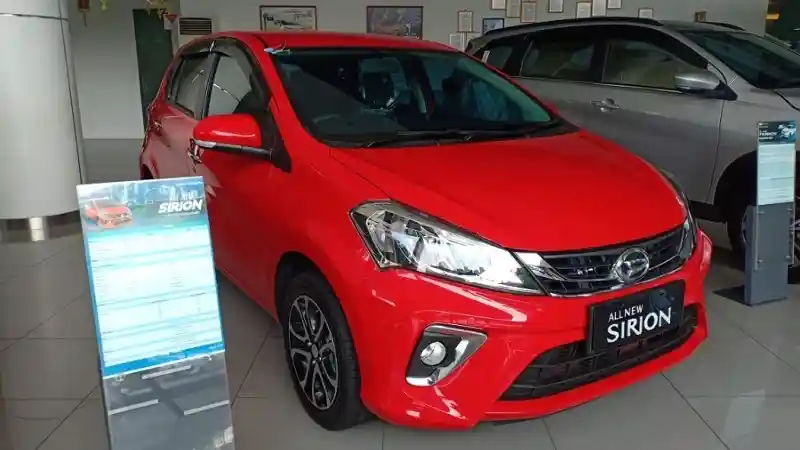 Mobil Vs Honda X-ADV