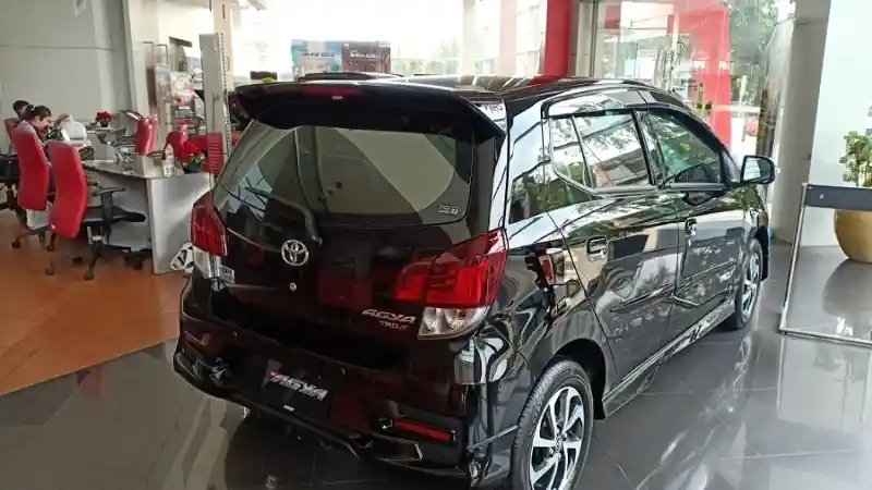 Mobil Vs Honda X-ADV