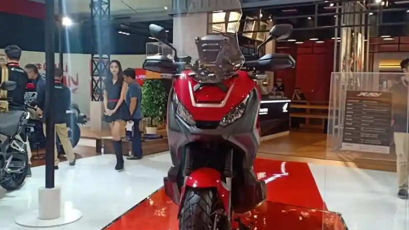 Mobil Vs Honda X-ADV