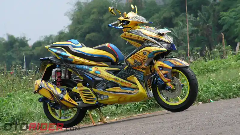 Modifikasi Yamaha Aerox 155 VVA 2017, Praktis Jadi Bumble Bee