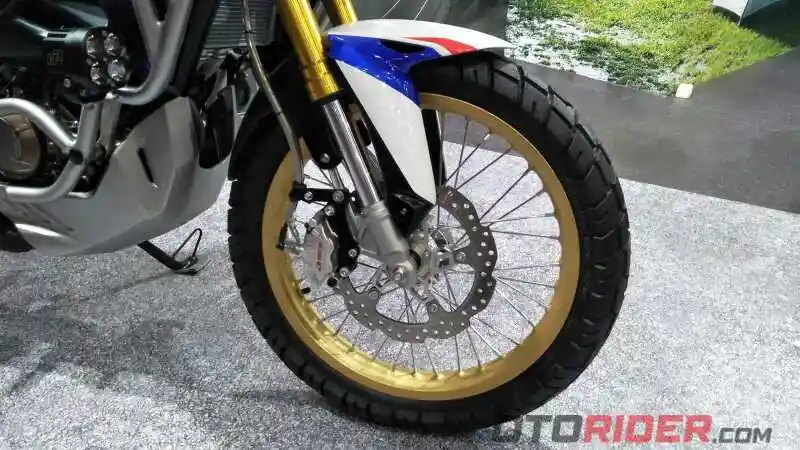 Perbesar Ukuran Ban Depan Honda CB150X Tak Bisa Pakai Spatbor Standar