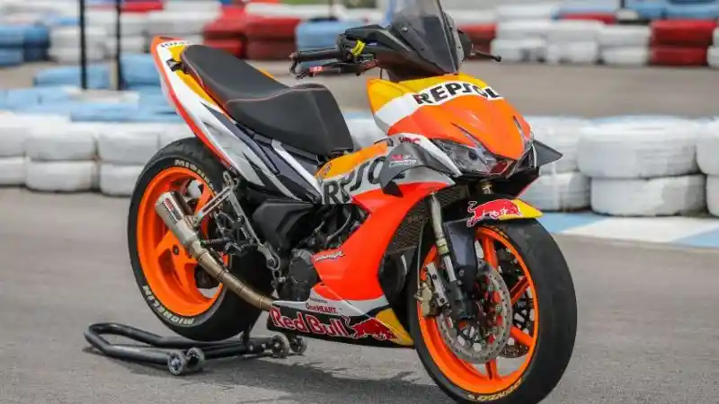 Motor Honda Supra GTR150 Modifikasi Mirip MotoGP RC213V