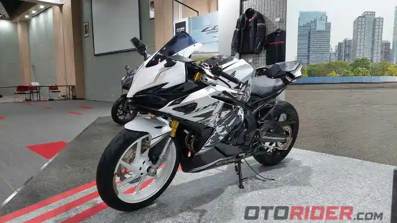 Daftar Part Modifikasi New Honda CBR250RR Bergaya Street Sporty