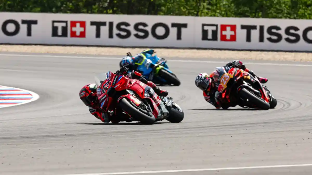 Ini Alasan Kenapa Motor Balap MotoGP Tidak Pakai Spion