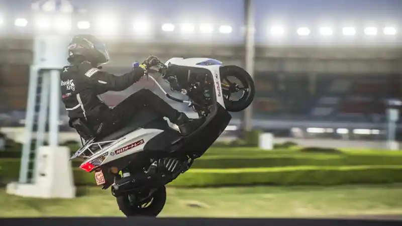 Ini Rekor Wheelie Terjauh, Sentuh 500 Km!