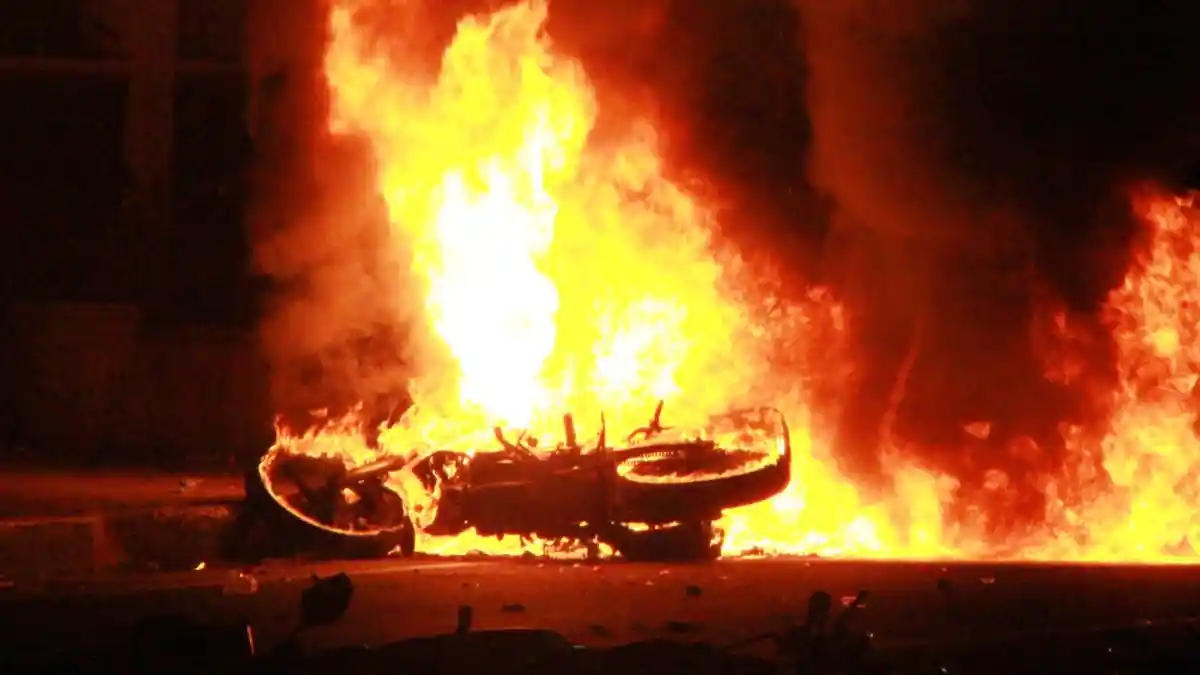 Jika Motor Rusak Akibat Demo, Apakah Bisa Klaim Asuransi?