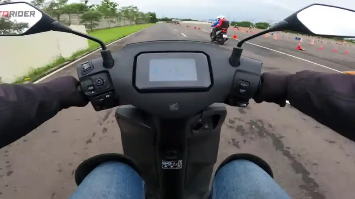 Yamaha NMax Turbo vs Honda CUV e:, Siapa Unggul dalam Fitur GPS?