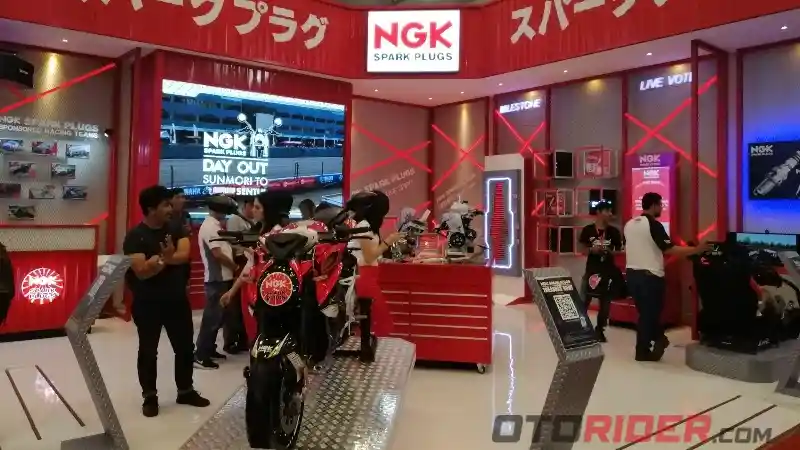 NGK Sediakan Berbagai Jenis Busi Untuk Semua Motor Di GIIAS 2019