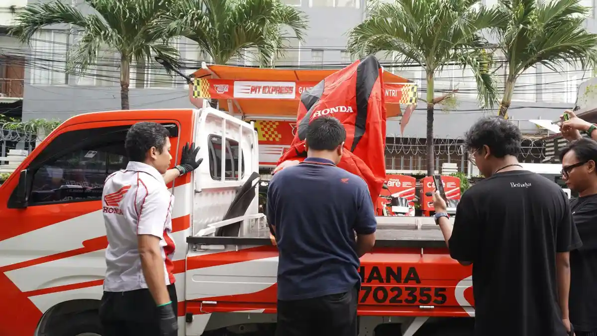 Oli Mesin Motor Baru Bawaan Pabrik, Perlukah Langsung Diganti?