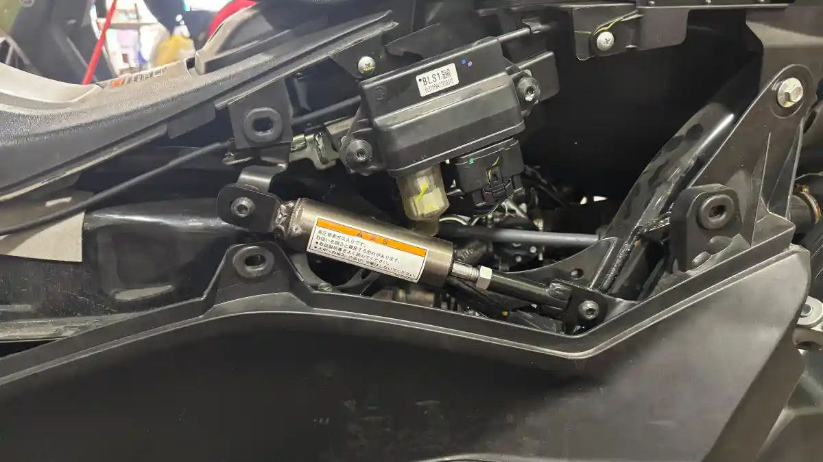 Tips Pasang Performance Damper di Yamaha NMax Turbo, Mudah?