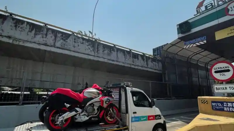 Motor Sport Aprilia Terbaru Tertangkap Kamera di Jakarta