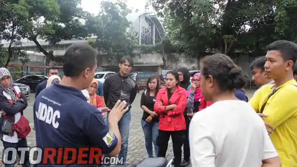 Wanita Bermotor Juga Harus Safety!