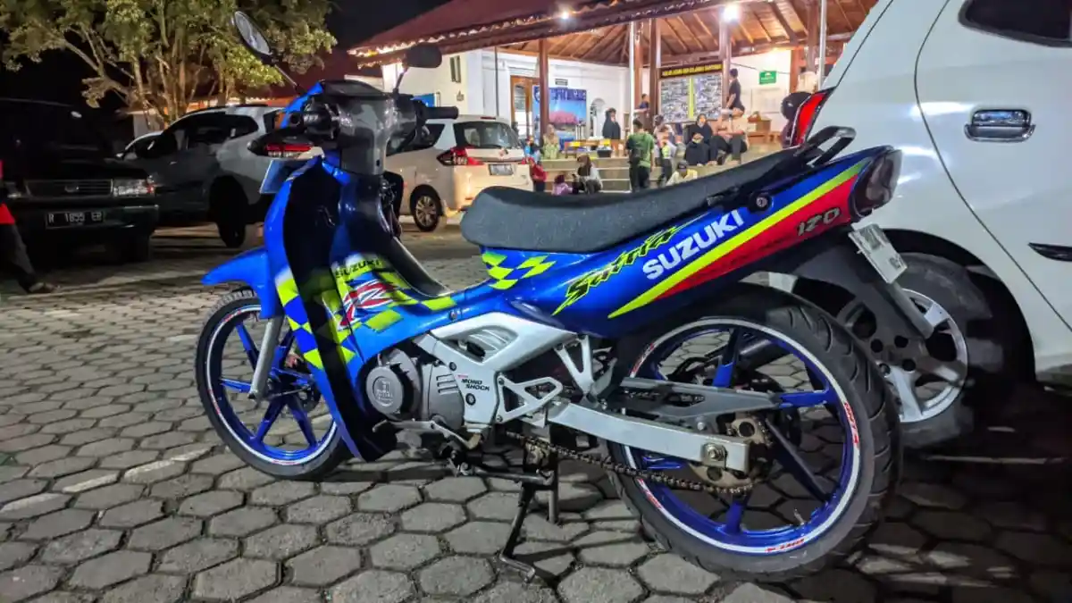 Sekilas Sejarah Suzuki Satria 2-Tak, Dari Lumba-Lumba hingga Satria Hiu