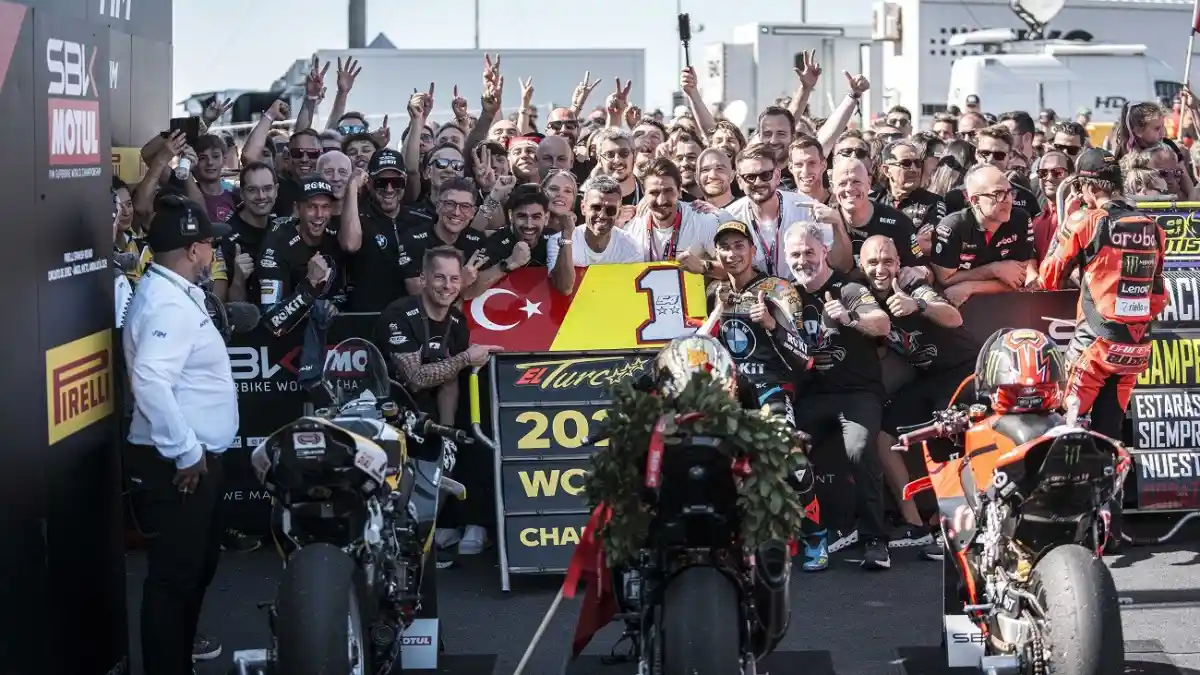 Toprak Razgatlioglu Kunci Gelar Juara Dunia WSBK 2025 di Jerez, Bulega Menang di Race Terakhir