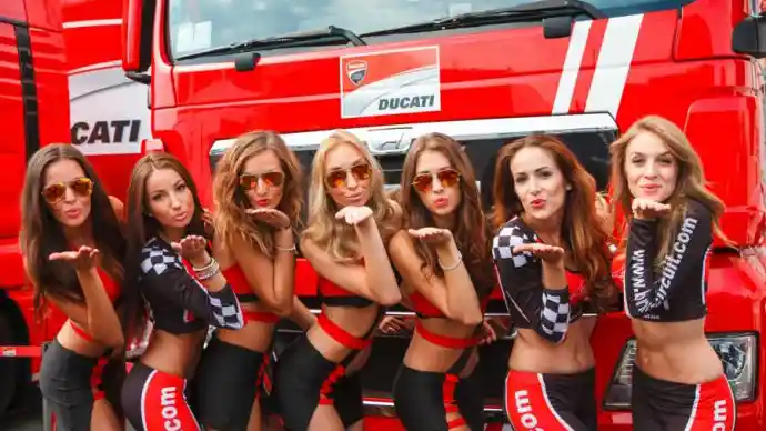 Galeri: Paddock Girls MotoGP Brno 2015