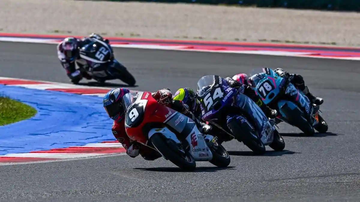 Dua Pembalap Indonesia Binaan AHM Tutup Musim JuniorGP dan ETC 2025 dengan Catatan Positif