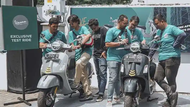 Vespa GTS Super Tech Dealer Open Day Surabaya