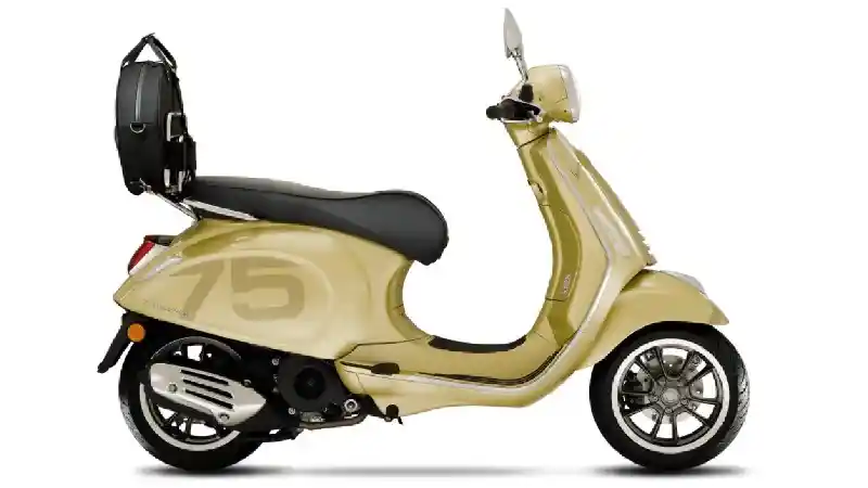 Vespa Primavera dan GTS 75 Tahun