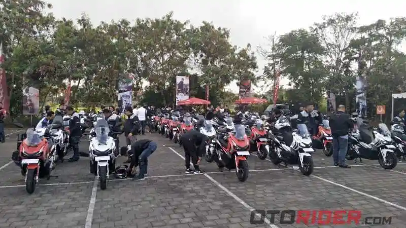 World Premiere Touring Honda ADV150