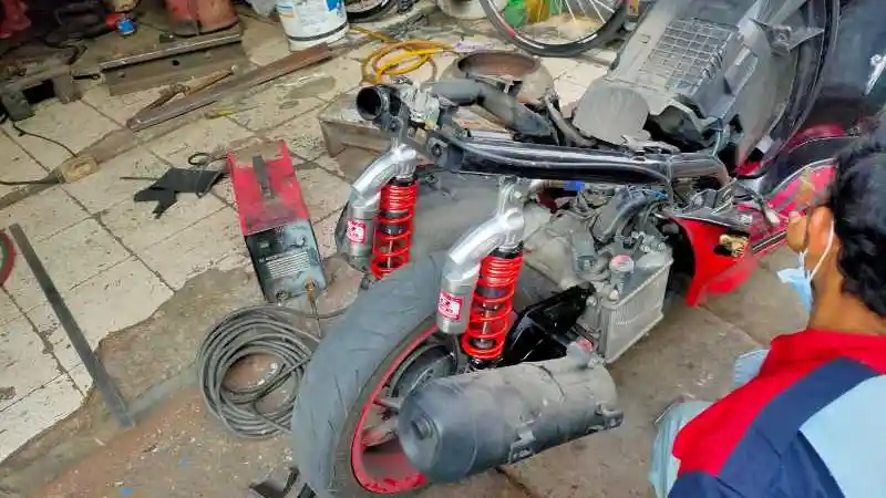 Plus Minus Yamaha Lexi 125 Pakai Dual Shockbreaker Milik NMax