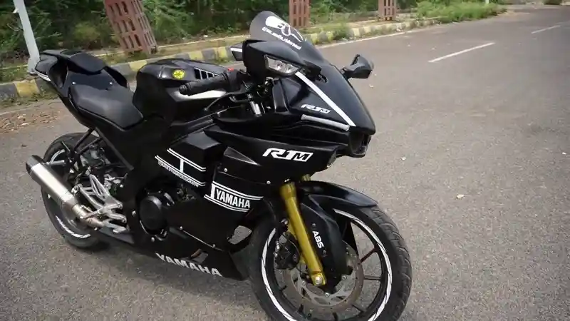 Modifikasi Yamaha YZF R15 Bekas Kecelakaan Jadi Mirip R1M