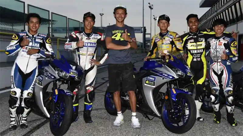 Galang Hendra dan Imanuel Pratna Geber Yamaha R3 di Misano