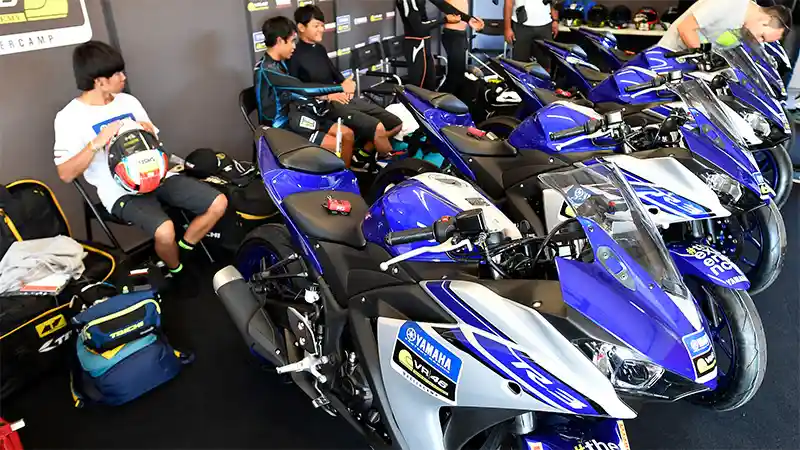 yamaha-vr46-master-camp-yzf-r31014.jpg