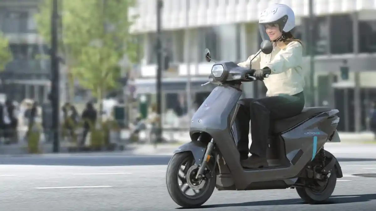 Yamaha Jog E Resmi Dirilis, Kembaran Honda EM1 e: dengan Sentuhan Retro