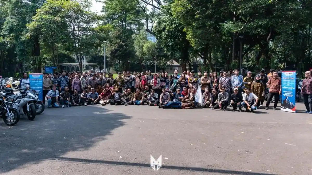 Sambut Hari Batik Yamaha X RC Motogarage Gelar City Ride