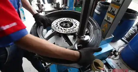  Ganti  Ban  Motor  Dengan Tyre Changer Lebih Aman Video 