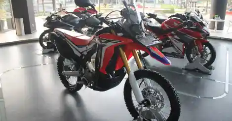 Daftar Harga Motor Sport Honda Non CBR Series Di Bulan 