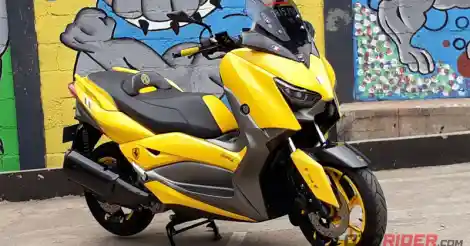 Modifikasi Yamaha XMax Berlabur Rona Kuning Ferrari 